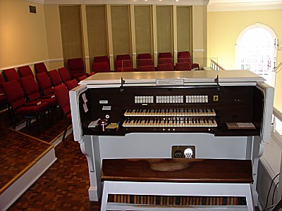 Console of
        Casavant organ at Eastminster Presby. Church.