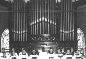 Old Giesecke
                organ at St. Lucas UCC in Evansville