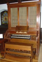 Small chapel
                organ at St. Paul's Episcopal CHurch, Evansville